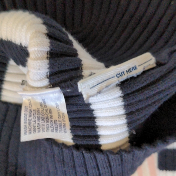 Sweater Small - Picture 4 of 8